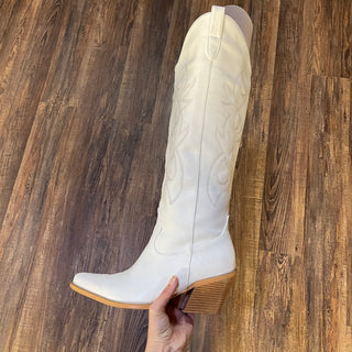 Ladies White Vintage Cowboy Boot (8.5)
