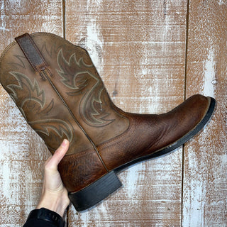 Men’s Two toned  Ariat  cowboy boot (12 EE)